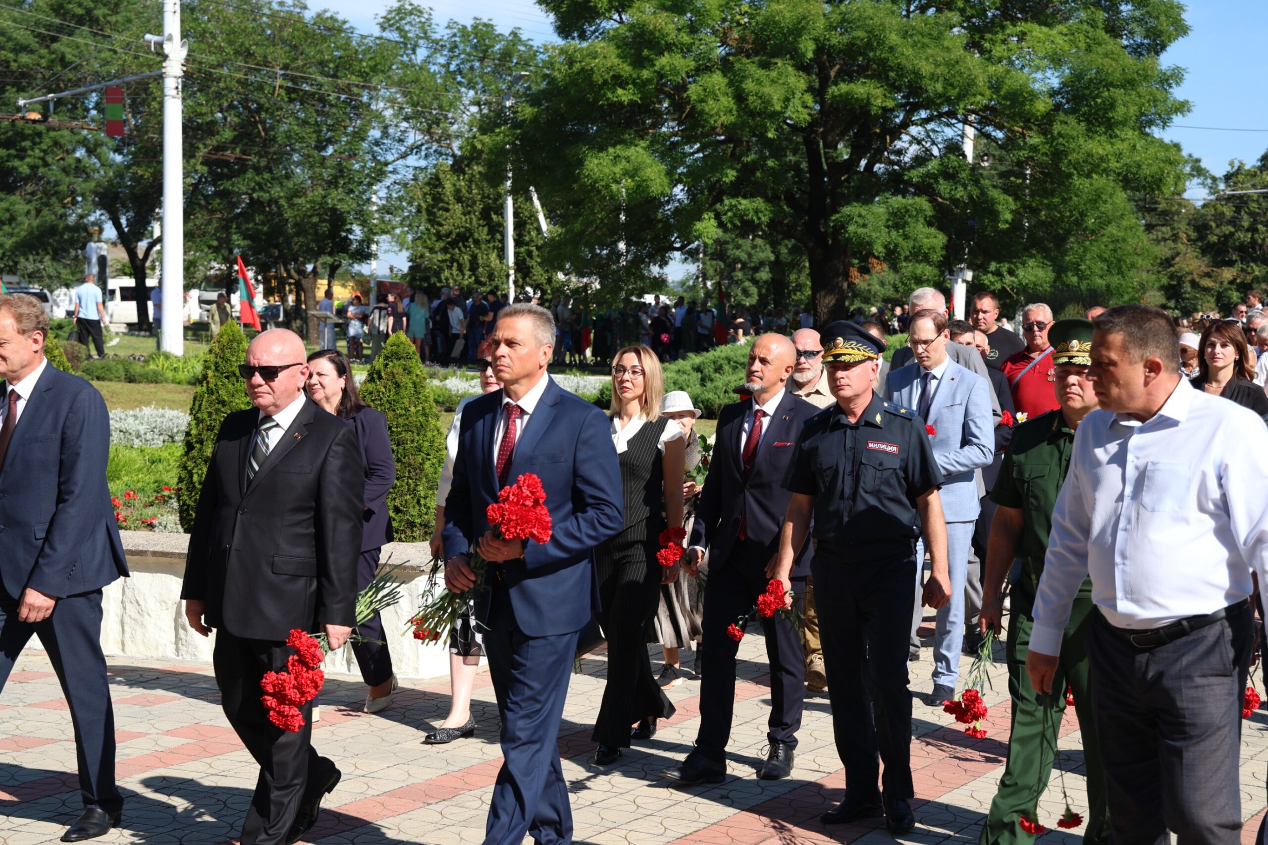 Вице-премьер-министр финансов приняла участие в возложении цветов на Мемориале Памяти и Скорби